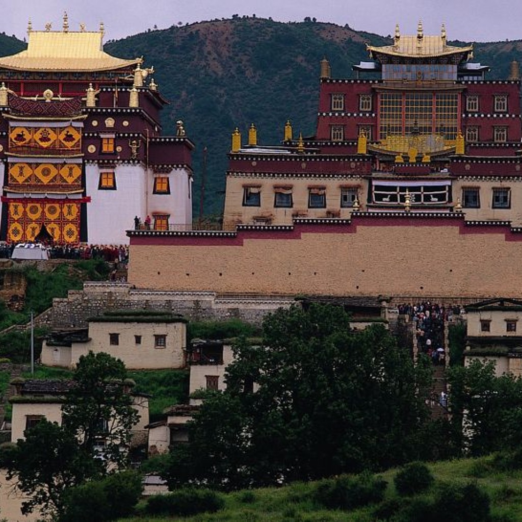 002785-01-hotel-exterior-dusk