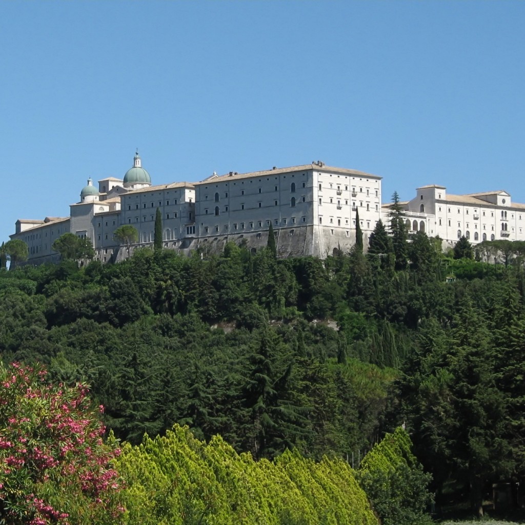 Monte_Cassino_abbey_from_cemetery