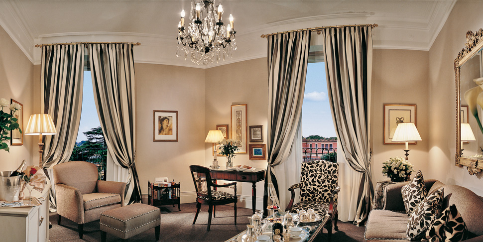 ROYAL--SUITE-LIVING-ROOM