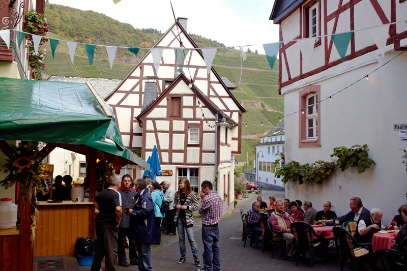Erden_Ortskern_Fachwerkhaeuser_Weinberge_Wein_Fest_02