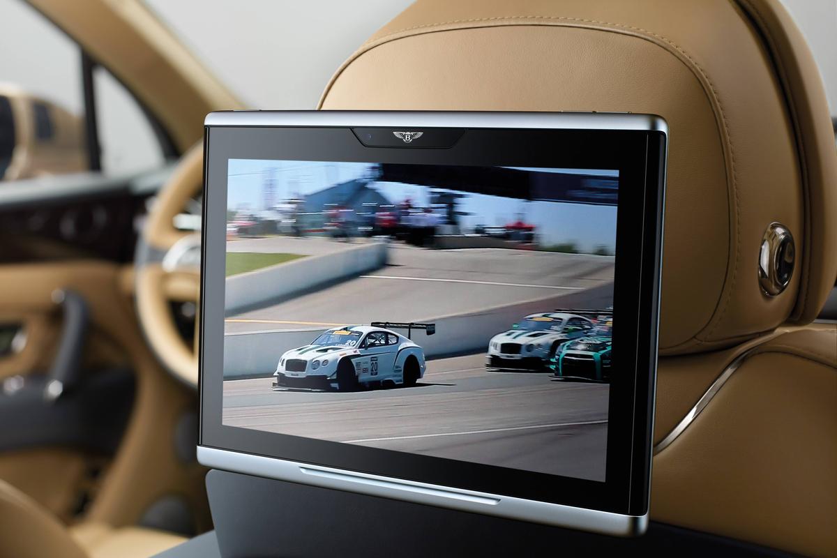 Bentley_Bentayga_2016-27