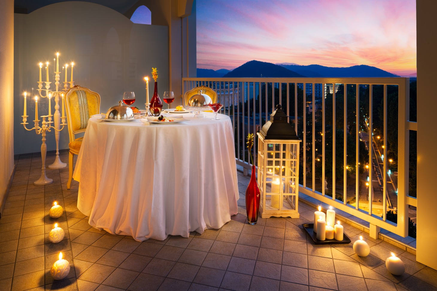 T&V-Luxury Balcony-Candlelight Dinner