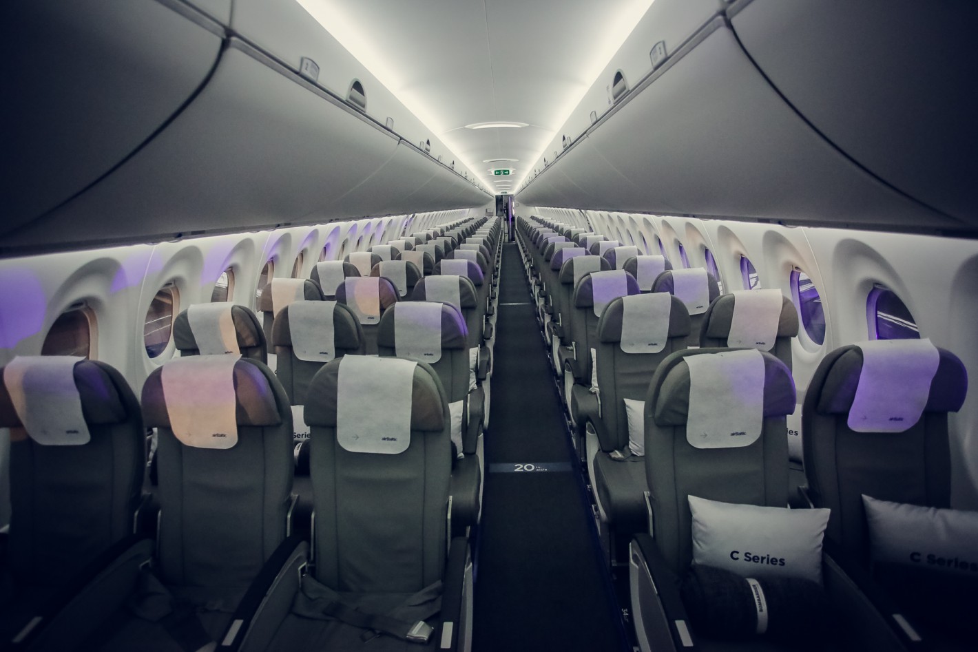 AirBaltic_Bombardier._10