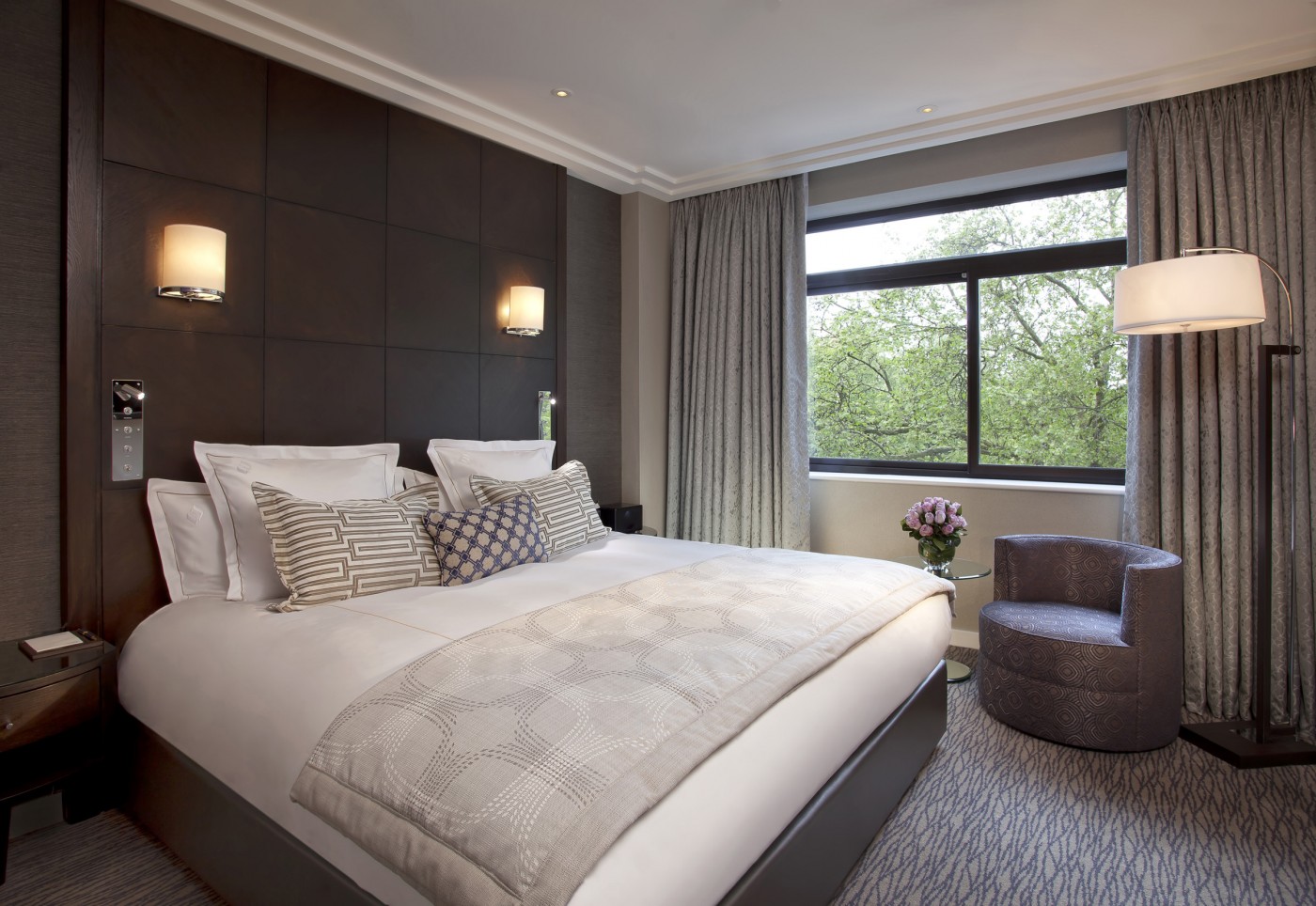 Jumeirah_Carlton_Tower_-_Garden_Suite