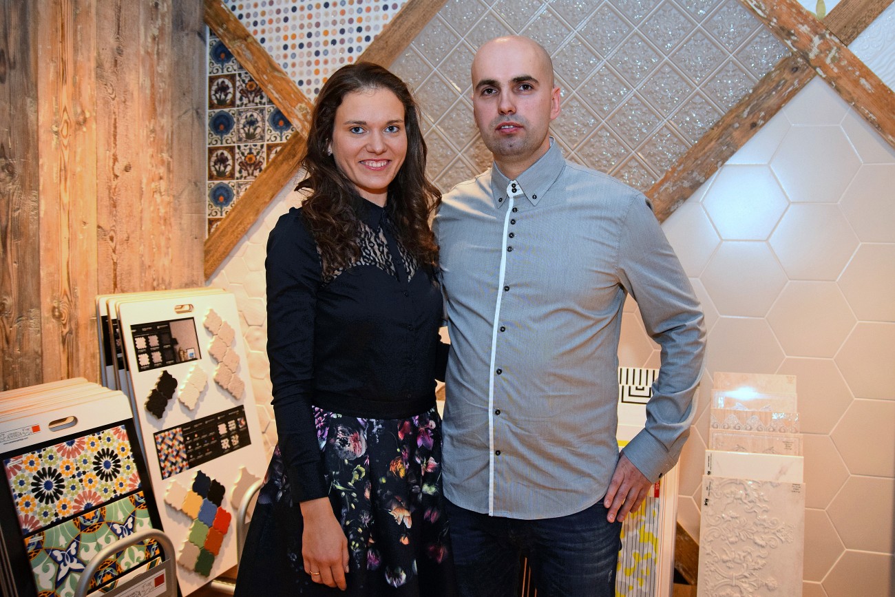 Studija Amatciems_atklasana_03-salona ipasnieks Aleksandrs Kamss ar sievu Lauru Zvirbuli