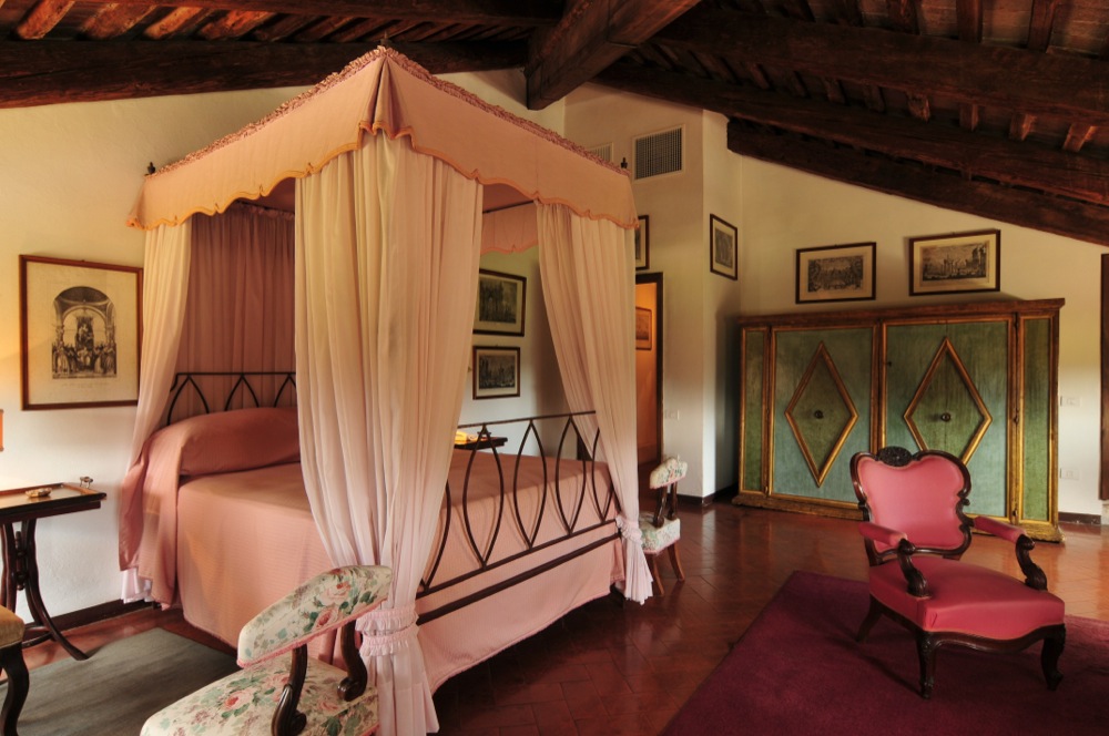 10-Venetian Villas - Courtesy Lionard (Ref. 0403)