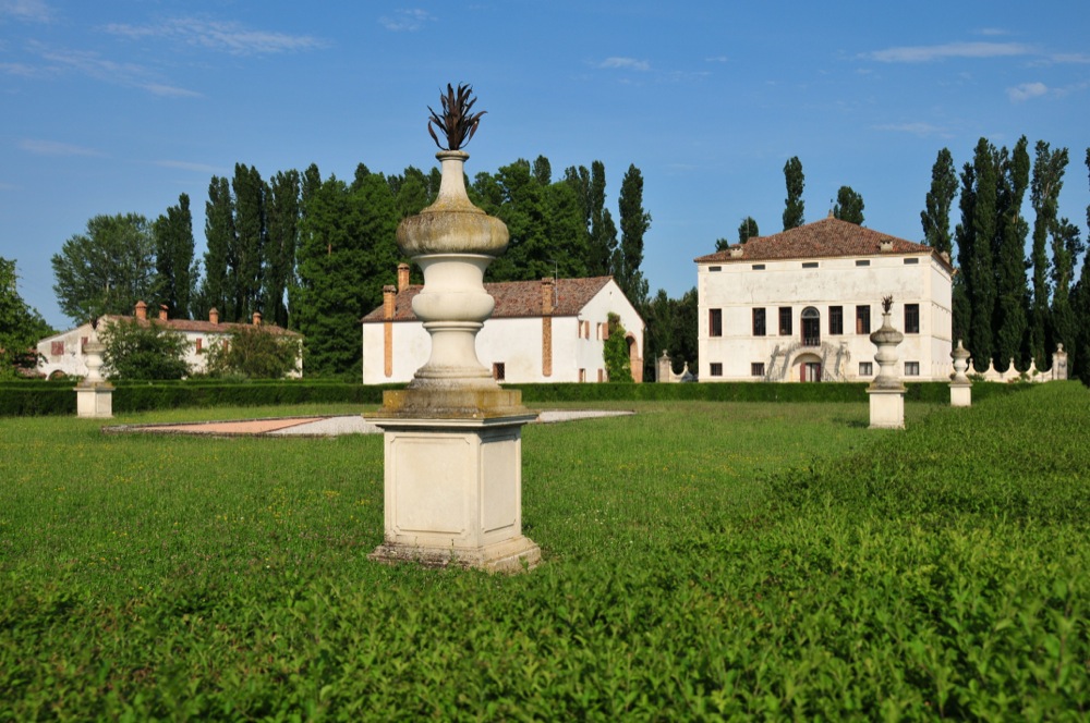 11-Venetian Villas - Courtesy Lionard (Ref. 0403)