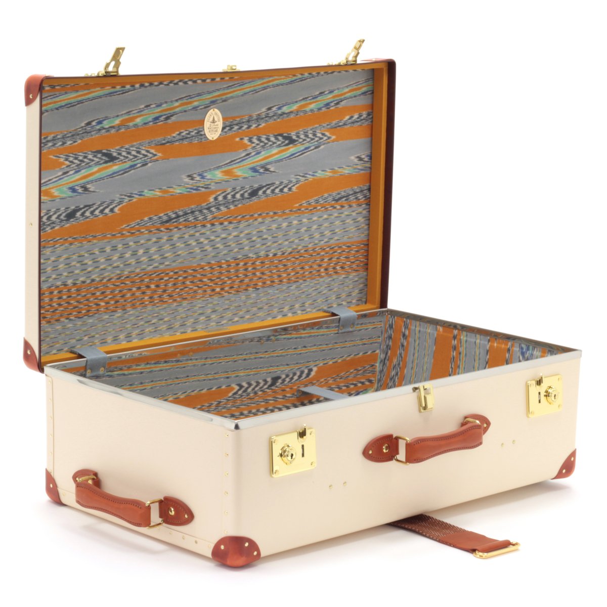 MISSONI_30ED_ANGLED_OPEN-WITH-STRAP