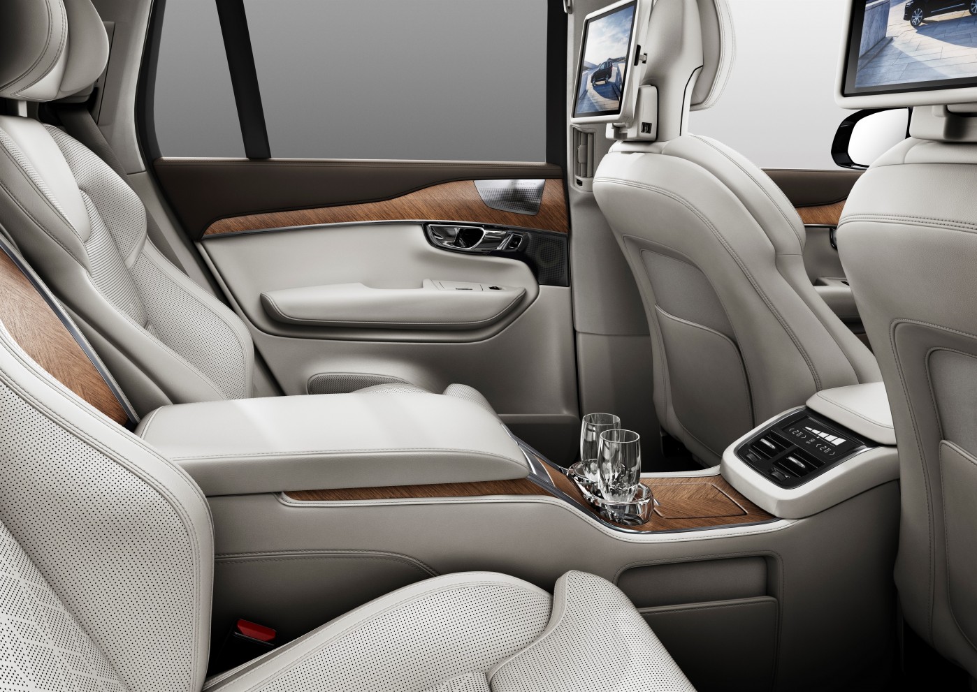 Volvo XC90 Excellence - interior
