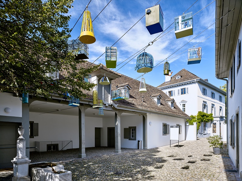 LR 4_Rehberger-Weg_Birdcages_courtyard