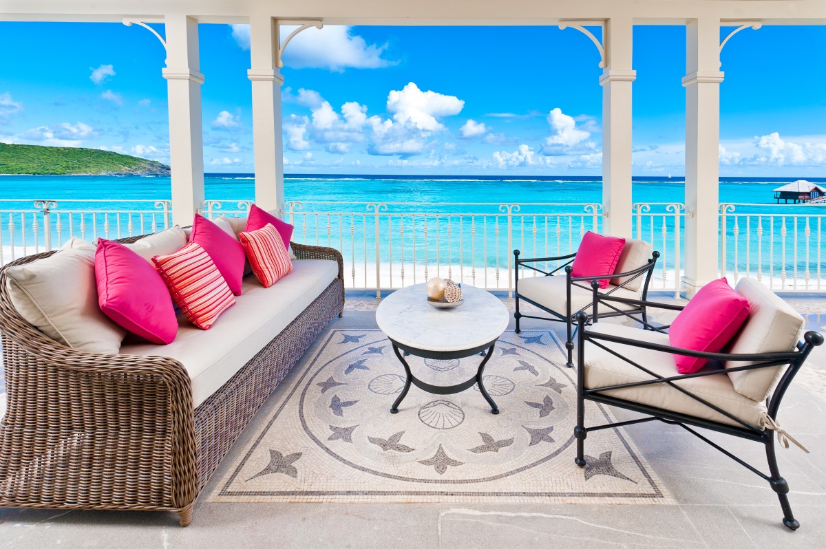 39.BEACHFRONT ONE BEDROOM PENTHOUSE