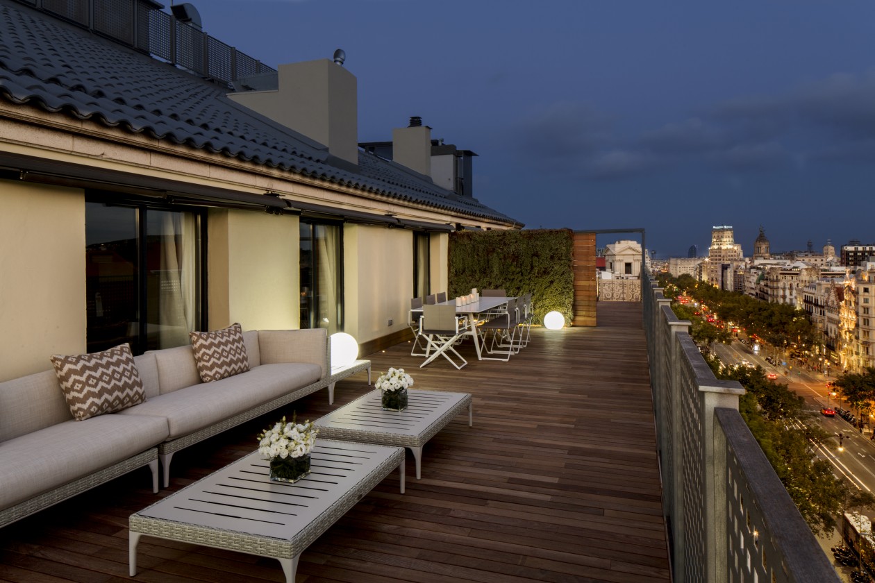 Majestic Royal Penthouse Terrace by night Paseo de Gracia 3