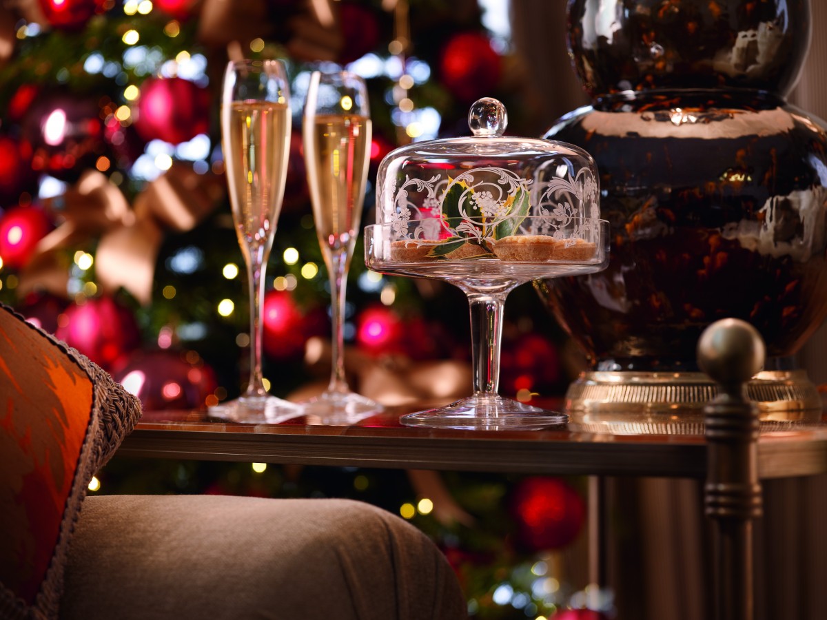 The Dorchester Christmas Dorchester Suite 418 (High Res)