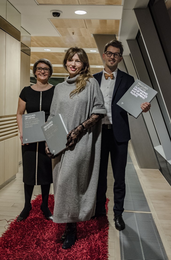 20161110_Red_jackets_book_117