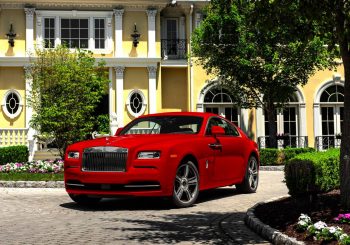 Rolls-Royce цвета «феррари»