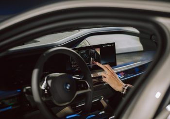 В Риге представили новый BMW i7