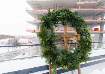 Во втором здании офисного комплекса “VERDE” сдано в аренду уже 68% помещений и отмечен праздник стропил