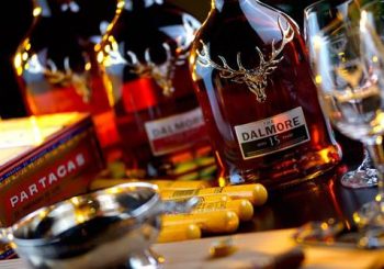 Давай, товарищ, закурим по одной!