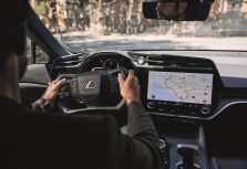 Lexus представляет систему steer-by-wire в новом электрическом RZ