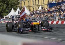 F-1, дрифт и ралли: Red Bull Showrun в Риге собрал тысячи зрителей