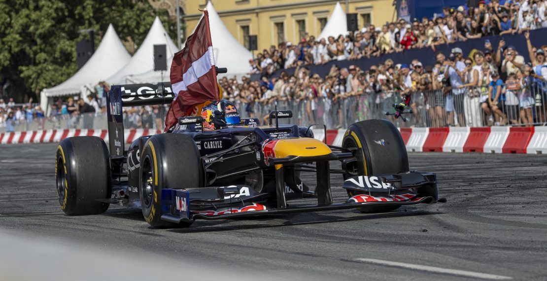 F-1, дрифт и ралли: Red Bull Showrun в Риге собрал тысячи зрителей