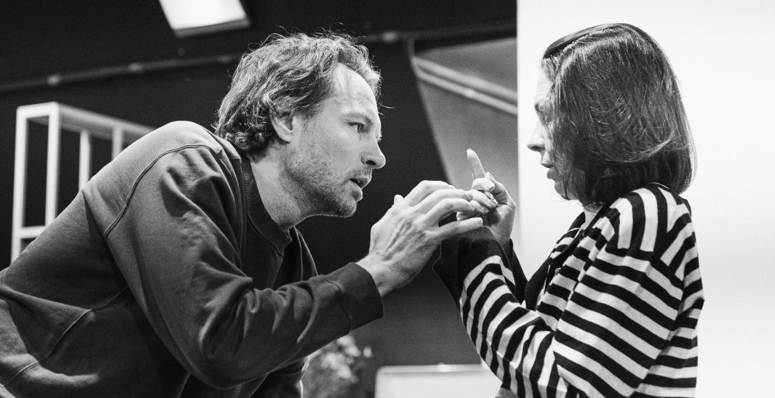 В театре Чехова на этой неделе – премьера спектакля Максима Диденко «Предательство»