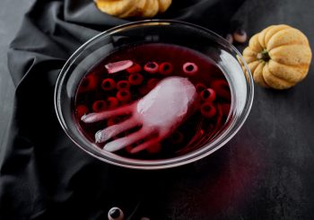 Впечатляющие коктейли в честь Хеллоуина
