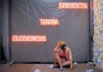 В Риге открылась выставка-инсталляция, посвященная последствиям пандемии коронавируса