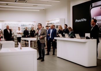 Латвийские знаменитости первыми оценили уникальный в Балтии магазин iDeal Apple Premium Partner