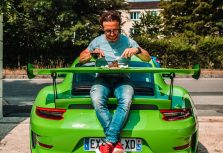 Шеф Michelin Симоне Занони о скорости, кухне и Porsche 911