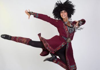 Танцоры «Королевского национального балета Грузии» прилетели в Ригу, чтобы начать большой Прибалтийский тур