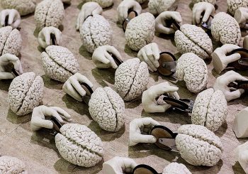 Диалог сквозь время: в Риге открылась выставка испанского художника Лидо Рико «Откровение»
