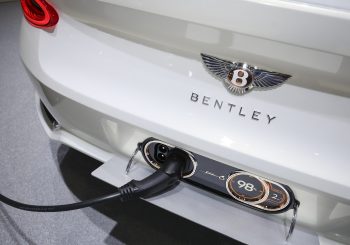 К 2030 году Bentley планирует предлагать только электромобили