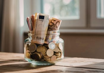 Премия, возврат налогов или продажа: как распорядиться неожиданно полученными деньгами
