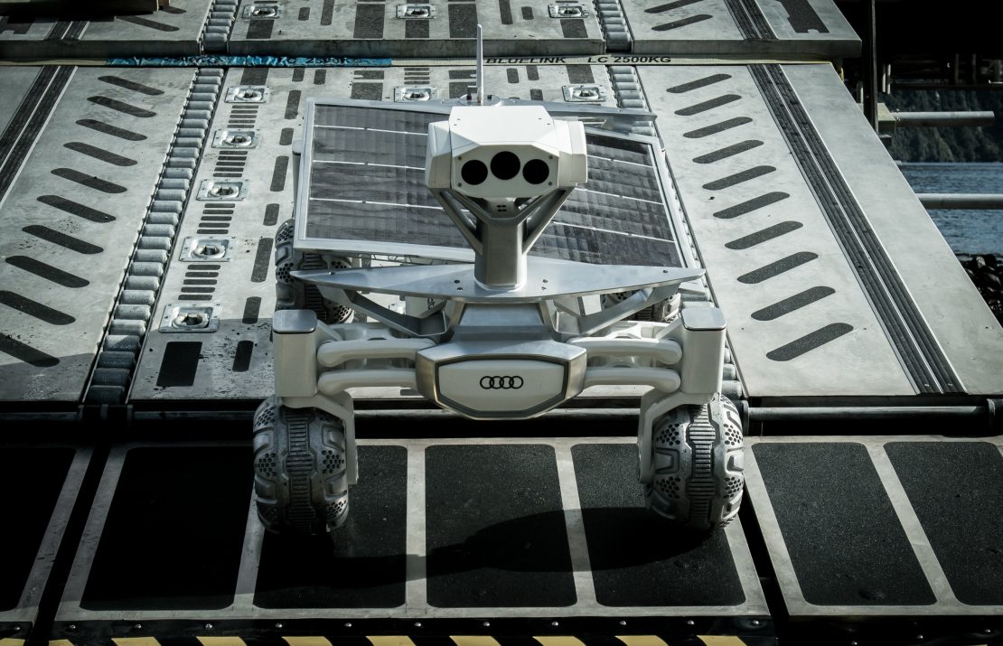 Audi. Направление на Луну