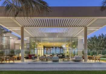 На курорте The Oberoi Beach Resort, Al Zorah открылся ресторан Aquario