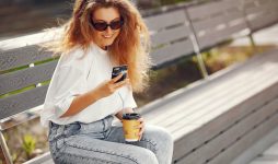 Жара опасна не только для отдыхающих: 8 советов, как защитить от жары телефон