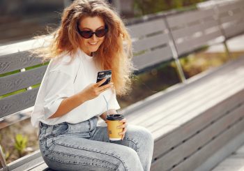 Жара опасна не только для отдыхающих: 8 советов, как защитить от жары телефон