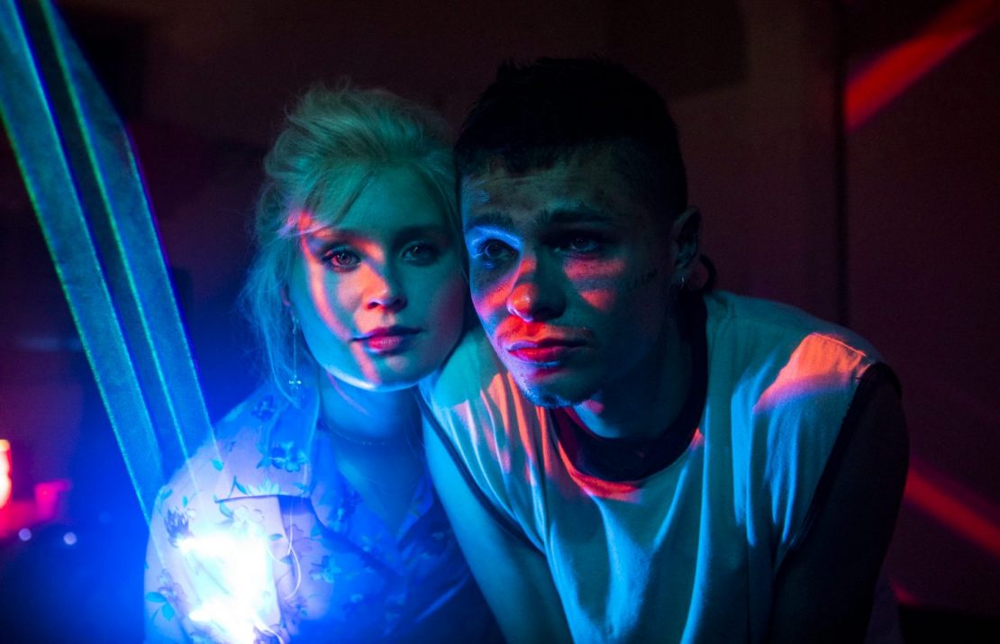 Фильм «Молочные зубы»  — это история первой любви, в которой сверкают самые яркие звезды Голливуда