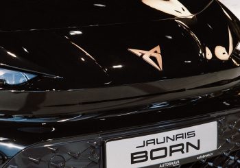 CUPRA представила в Латвии обновленный Born