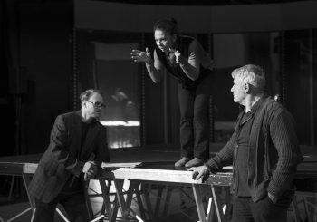 Премьера в Театре Чехова: спектакль, основанный на реальных событиях, — «Скатуве» В ОГНЕ»