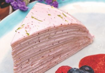 Блинный торт с земляникой. Рецепт из гида по лучшим ресторанам «География на вкус. Москва» от Ники Ганич