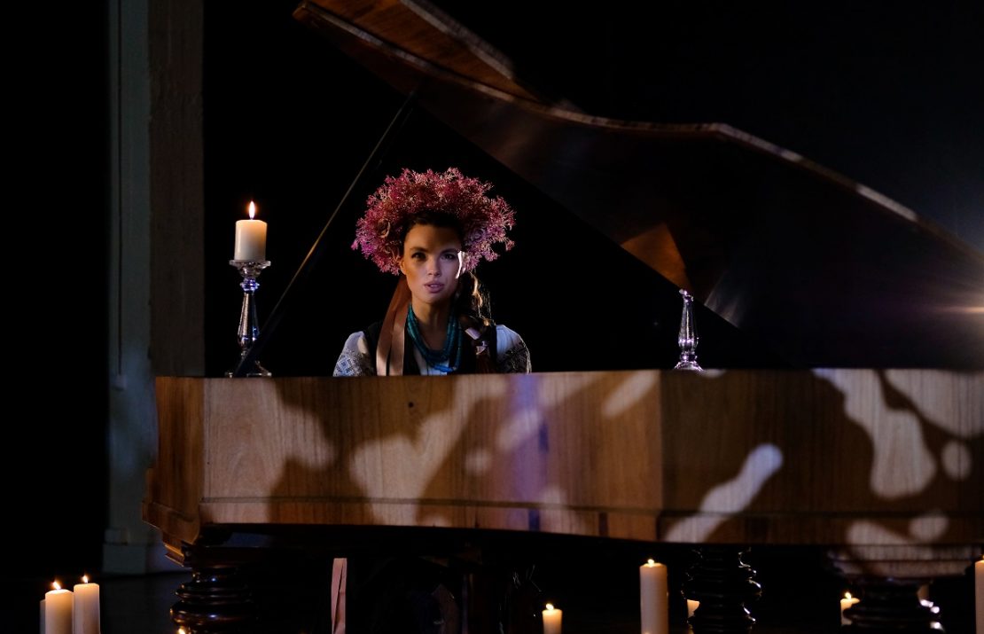 Более сорока латвийских, литовских, русских и украинских музыкантов объединились в общей песне в поддержку Украины