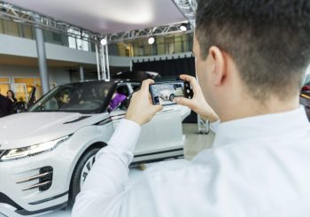Новый Range Rover Evoque прибыл в Ригу: первое знакомство с иконой стиля