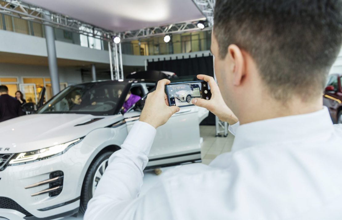 Новый Range Rover Evoque прибыл в Ригу: первое знакомство с иконой стиля