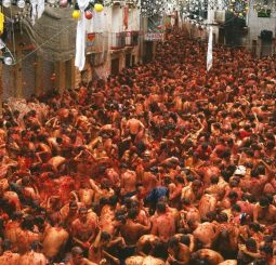 La Tomatina 2026: полный гид по самому безумному фестивалю Испании