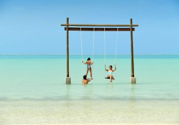 Отдых всей семьей в отеле Fairmont Maldives Sirru Fen Fushi, Мальдивы