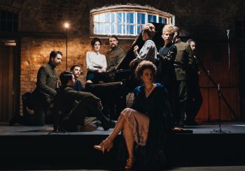 В спектакле «Три сестры» звучит оригинальная электронная музыка В.Наставшева и И.Лубенникова