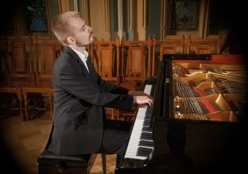 Антон Роспутько даст концерт в двух городах Латвии