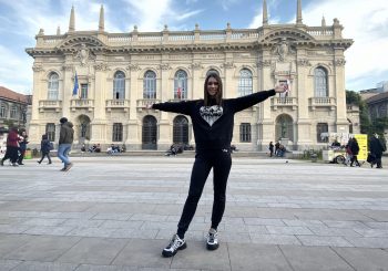 Личный опыт Киры Косаревой: можно ли стать своим в чужой стране?